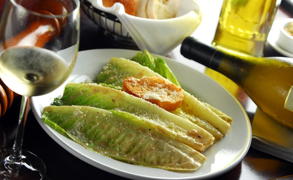 Festeja el centenario de la ensalada Caesar. Foto: especial