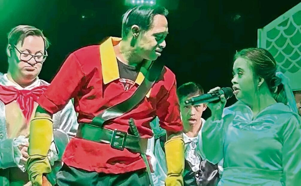 Una de las presentaciones del Taller Corazón Down, que presentará en el Festival Internacional Cervantino una selección de bailes michoacanos Foto: Taller Corazón Down