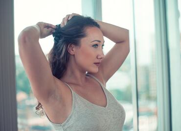 Trucos con bicarbonato para aclarar las axilas y consejos para prevenir las manchas