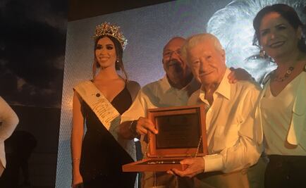 Entregan a Ignacio López Tarso las llaves de la ciudad de Mazatlán