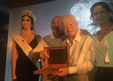 Entregan a Ignacio López Tarso las llaves de la ciudad de Mazatlán