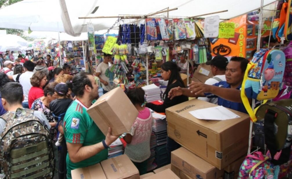 Ciudadanos buscan mejores precios para útiles escolares