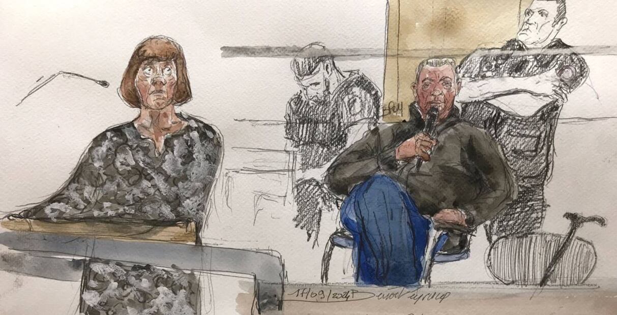 Este boceto judicial creado el 17 de septiembre de 2024 muestra al acusado Dominique Pelicot durante su juicio en el que se le acusa de drogar a su esposa, Gisele Pelicot. Foto: AFP
