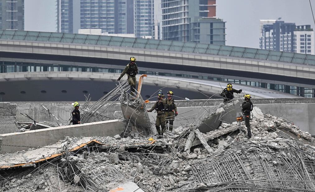 Rescatistas continúan con sus labores de búsqueda de supervivientes tras el terremoto que azotara el centro de Myanmar y Tailandia, el miércoles 2 de abril de 2025. Foto: AFP