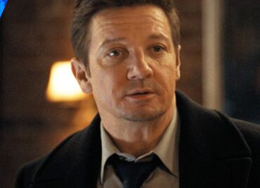 Jeremy Renner es tratado como "niño actor" en el set, luego de su accidente
