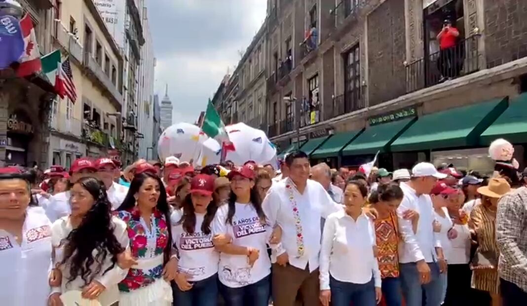El gobernador de Oaxaca, Salomón Jara Cruz, llega al Zócalo capitalino. Foto: especial