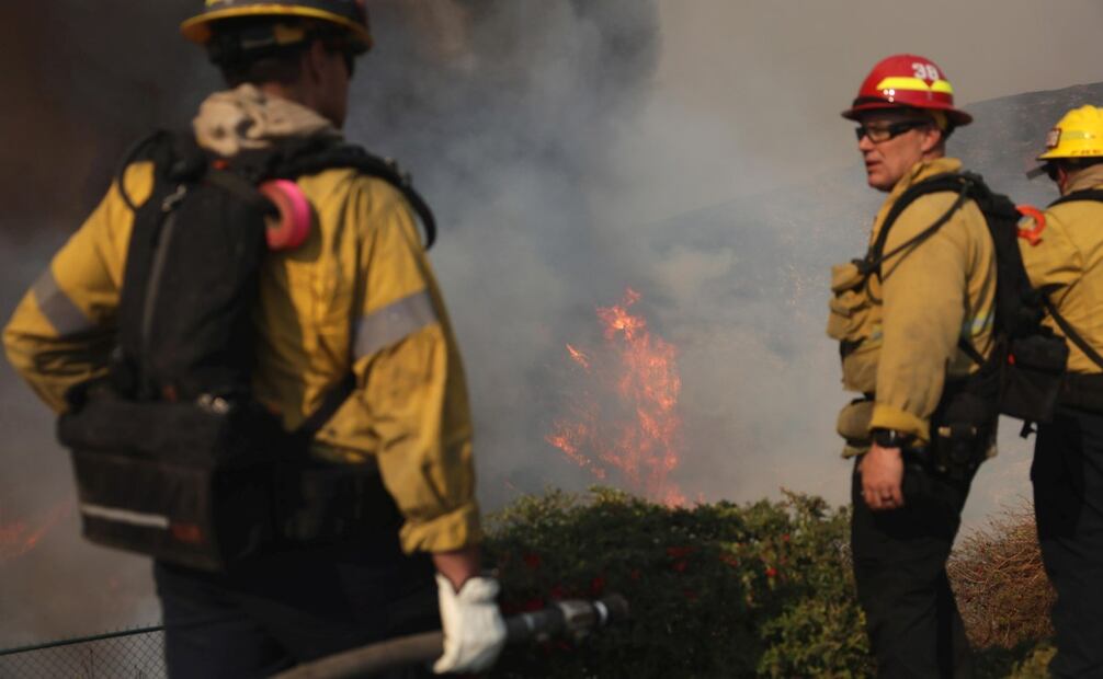 El incendio forestal de Los ángeles comenzó el 7 de enero, todavía se desconocen las causas. Foto: EFE/EPA/ALLISON DINNER
