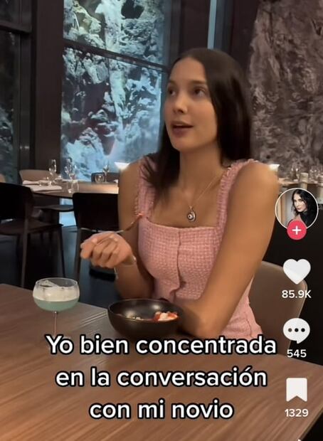 Arisita en mini vestido y botas para su date con Luisito Comunica