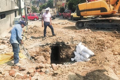 Aparece socavón en Naucalpan y hallan mina