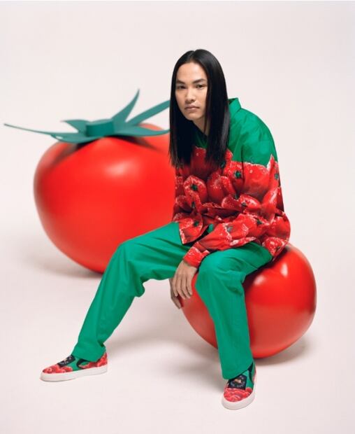 Kenzo lanza colección con estampados de jitomate