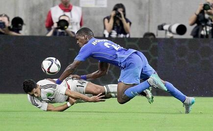 Chicharito is successfully operated after suffering a collarbone fracture