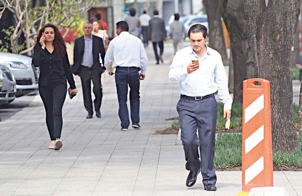 La AEP explicó que en el proyecto de internet el gobierno capitalino no aporta presupuesto, sólo los permisos para realizar los trabajos. Telmex se comprometió a concluir la instalación y configuración de antenas a fines de este mes