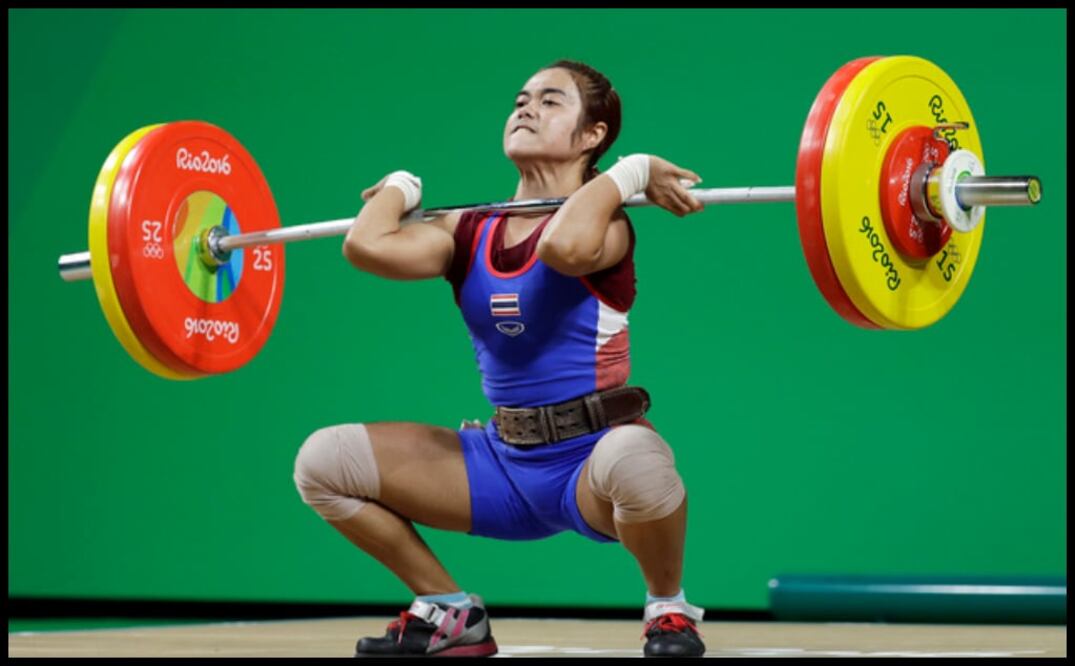 Una competencia de halterofilia en los Juegos Olímpicos de Río 2016 (AP)