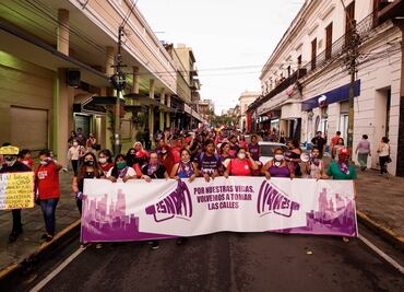 “¡Basta ya!”: marchan miles de mujeres en el mundo piden poner fin a la violencia de género