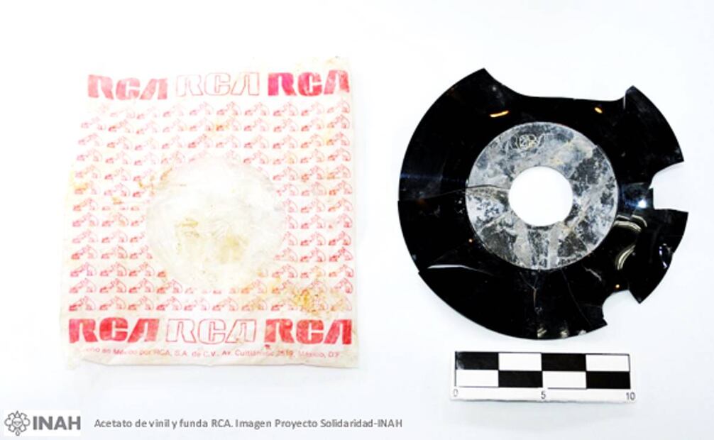Disco de vinil que encontraron Recoba y Amador al supervisar las obras de remodelación. Imagen: Proyecto Solidaridad-INAH.