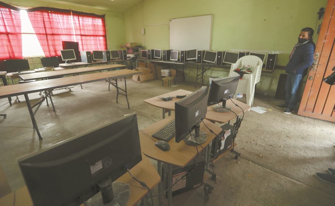La primaria León Felipe, en Zinacantepec, sufrió robos de tubería, focos, documentos, equipo de cómputo y excusados. Foto: Jorge Alvarado. El Universal