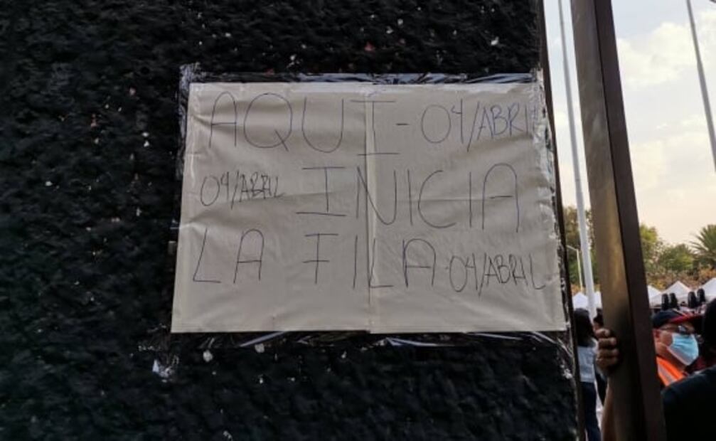 Acampan fans afuera del Foro Sol para ver a Coldplay: "Nos empezamos a formar desde las siete de la mañana"