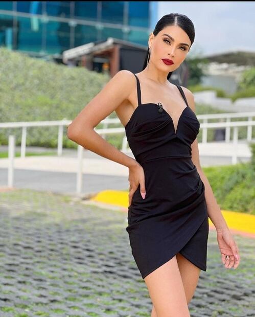 Kristal Silva se luce en mini vestido ceñido ideal para el verano