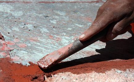 Madre da lección de esfuerzo a su hijo; le consigue trabajo como albañil desde Facebook