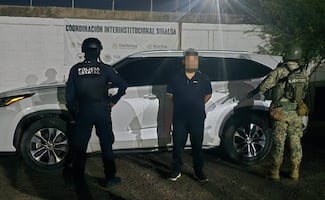 Detienen a sujeto con vehículo robado en Sinaloa; aseguran 5 unidades más y armas de fuego