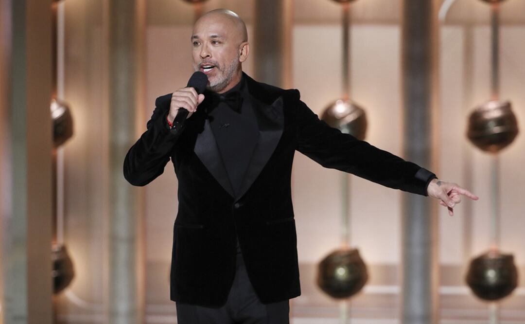 Jo Koy, comediante y conductor de los Globos de Oro 2024 no ha causado gracia entre público y artistas. / Foto: AP.