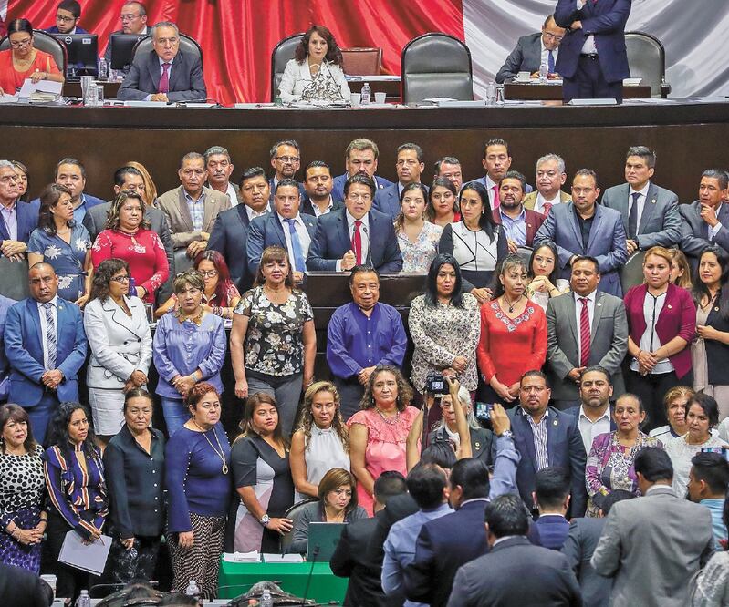 Los 258 diputados de Morena recibieron el tríptico para unirse a la asociación de legisladores de la Cuarta Transformación. Foto/ARCHIVO EL UNIVERSAL