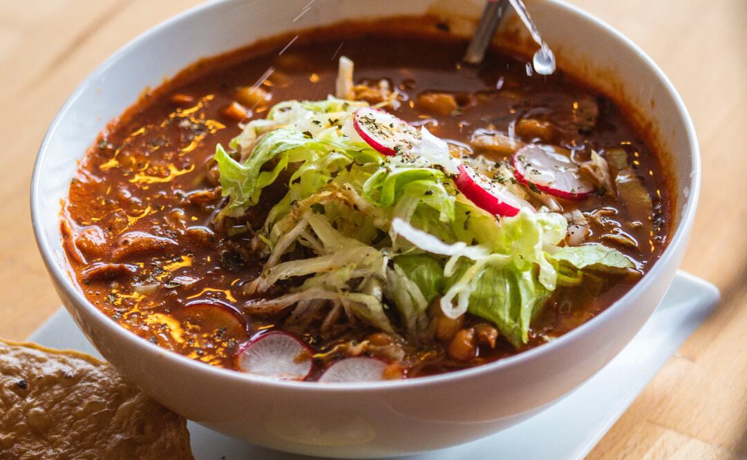 El pozole es uno de los platillos nacionales que aparece en este ranking. Imagen: Unsplash