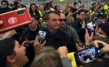 Bolsonaro arremete contra periodista que lo cuestiona por corrupción: "Tu marido vota por mí"