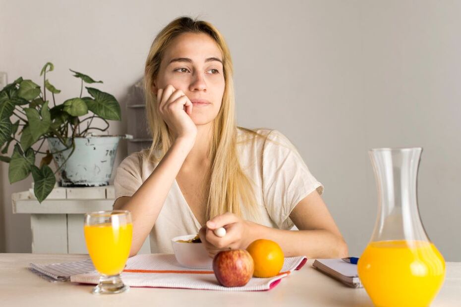 Las personas con antecedentes de TCA pueden enfrentar riesgos al practicar el ayuno intermitente. Foto: Freepik