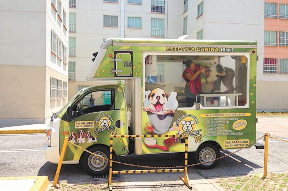 Mascotas consentidas. El servicio de estética se solicita por cita, o dirigiéndose a parques públicos donde se programa que llegue el camión. Foto/Cortesía