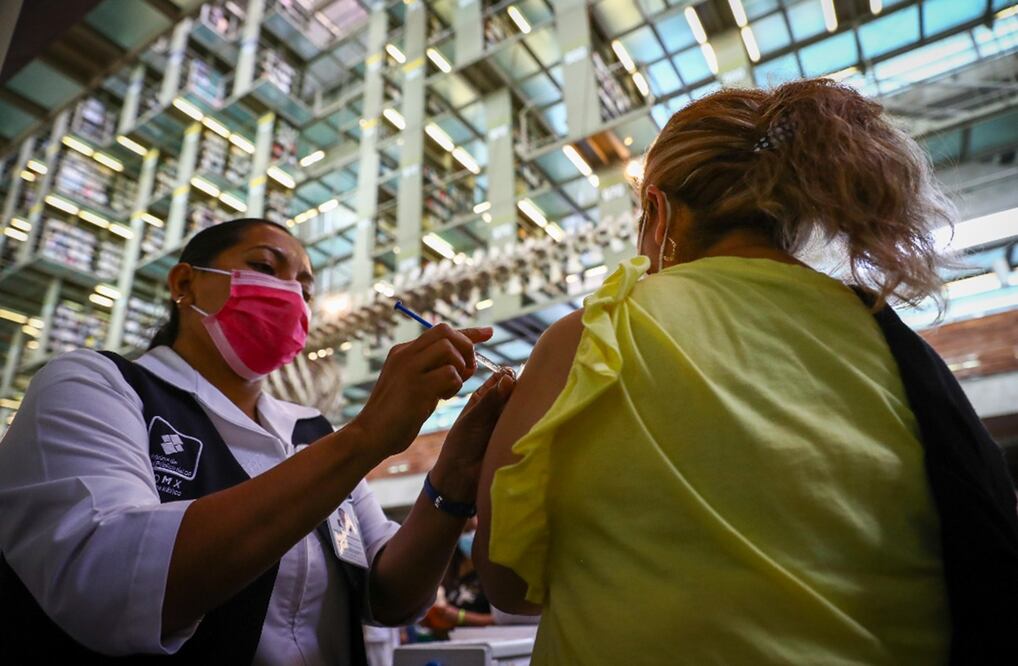 Vacunación en la Ciudad de México. Foto: El Universal