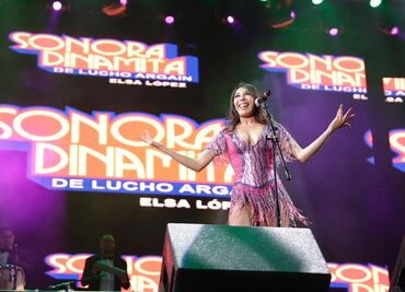 Reciben año nuevo entre garnachas, esquites y música en Paseo de la Reforma