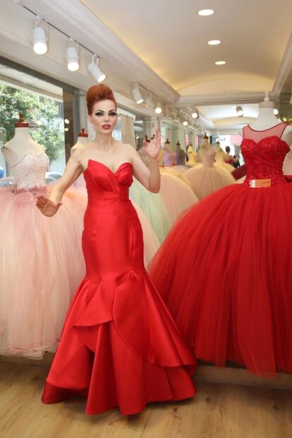 Carmen Campuzano se convierte en maniquí para diseñador mexicano