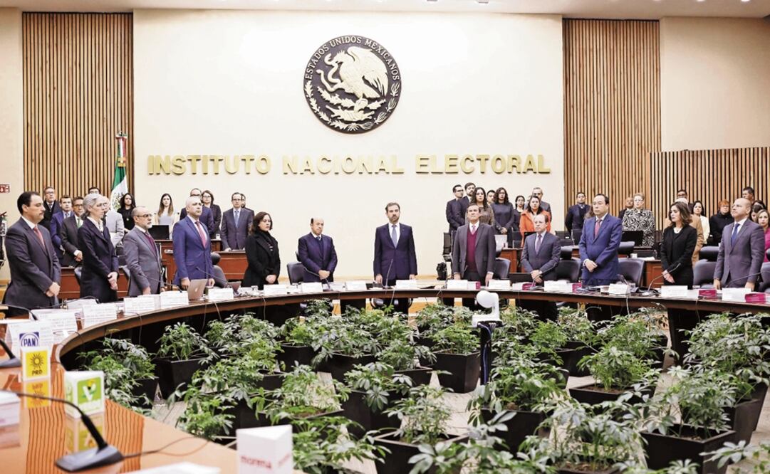 Consulted separately, advisers who filed for ‘amparo’ appeals claimed that they did not mean to defend their income, but the INE’s faculties as an autonomous body - Photo: Agustín Salinas/EL UNIVERSAL