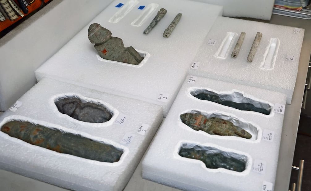 Figurillas que representaban a los dioses del agua, así como abundantes conchas y estrellas de mar, caracoles, erizos y varias especies de peces, como mantarrayas y tiburones fueron hallados durante la investigación. Foto: Fernanda Rojas / EL UNIVERSAL