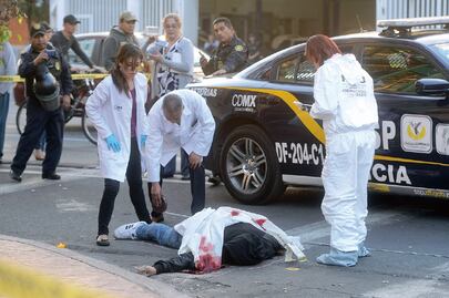 Arrollan a 2 presuntos asaltantes en Eje Central