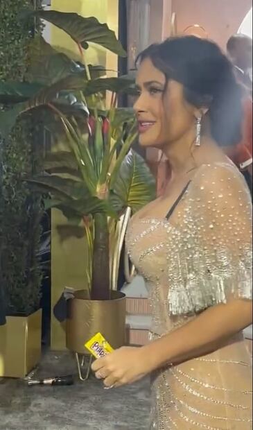 La razón por la que Salma Hayek traía un pulparindo durante los Globos de Oro
