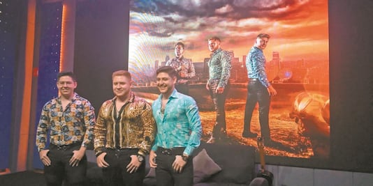 Los Rojos dejan fuera los corridos