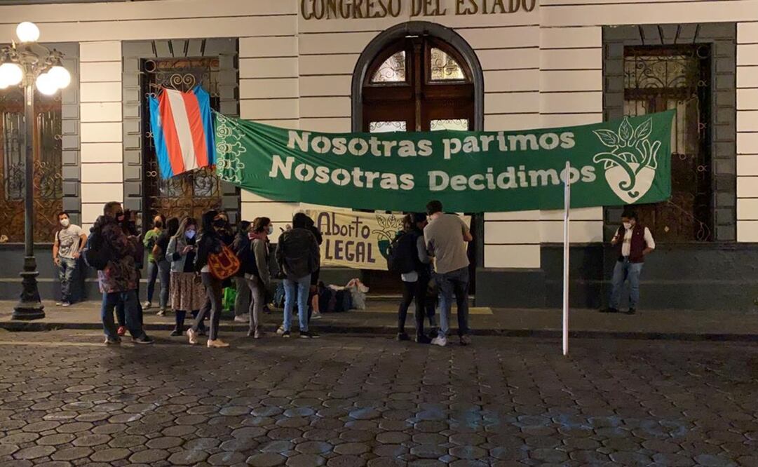 En un largo comunicado, se comprometieron a no dañar el mobiliario de las instituciones y aclararon que  su toma será en resistencia civil pacífica. Foto: Especial