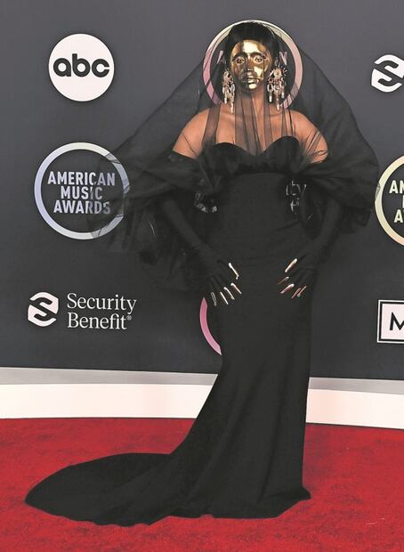 Alfombra excéntrica y llena de contrastes