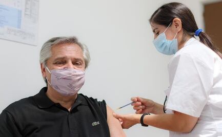 Presidente de Argentina recibe la primera dosis de vacuna Sputnik V contra el Covid-19