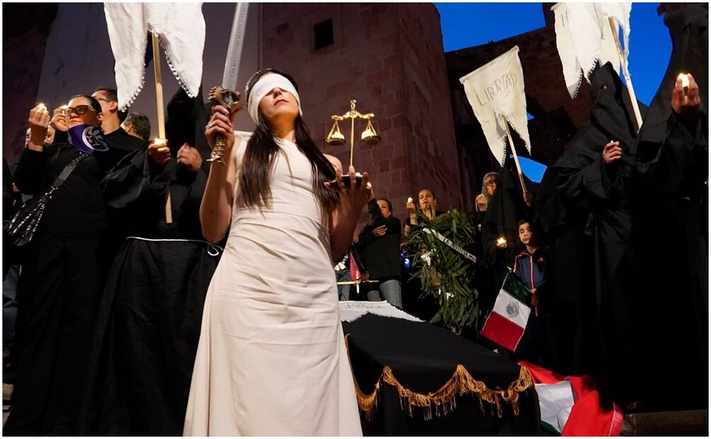 De luto, abogados, jueces y magistrados siguen protestando contra Reforma Judicial en los estados. Foto: Diana Valdez / EL UNIVERSAL
