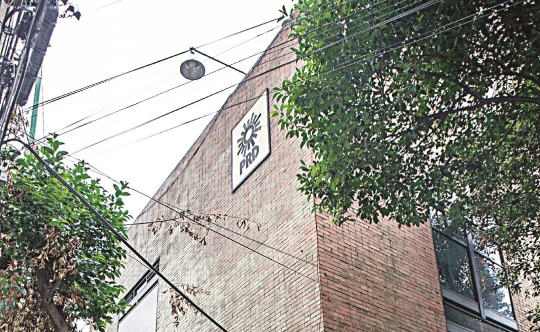 El primer edificio que tuvo el PRD fue el de la calle de Monterrey 50, pero para los comicios de 2006 el partido decidió mudarse a un inmueble más grande en la colonia Escandón, aunque a éste lo dejaron casi en el abandFoto: GERMÁN ESPINOSA / EL UNIVERSAL