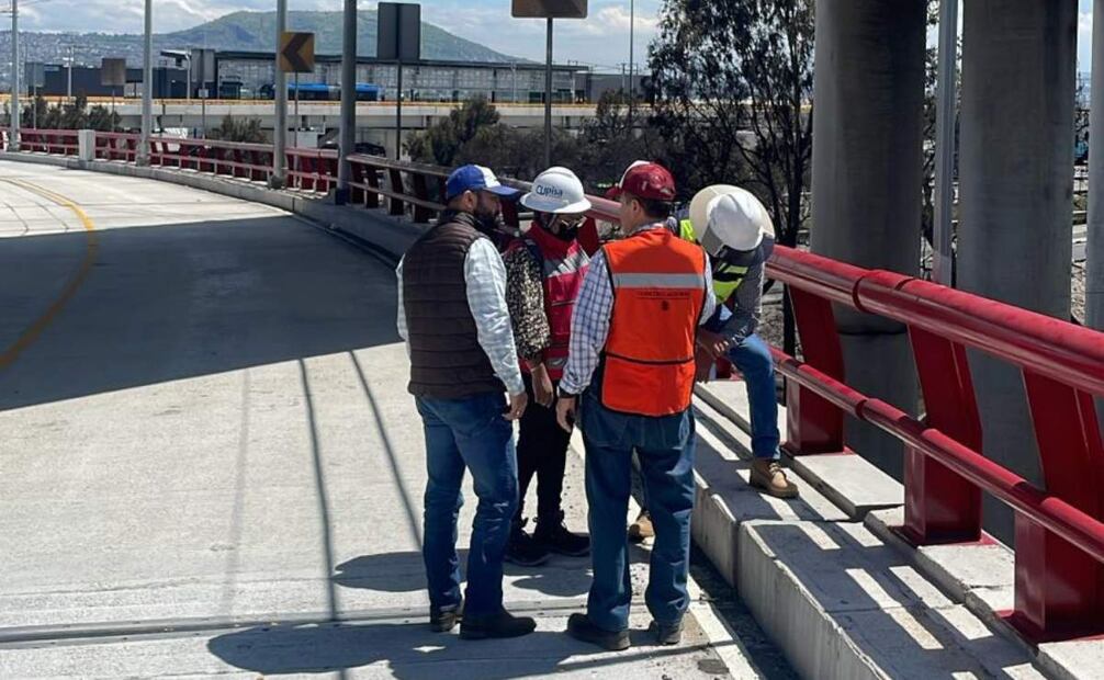 Elementos de seguridad revisan viaducto elevado del trolebús (11/09/2025). Foto: Especial