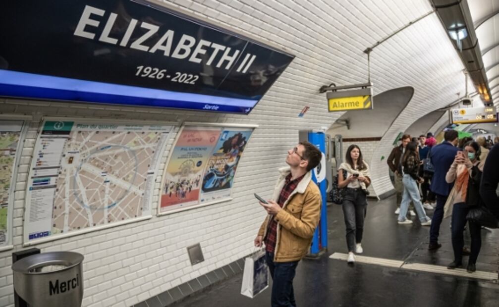 Metro de París rinde homenaje a la reina Isabel II y renombra estación durante funeral