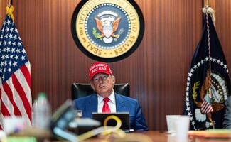 "La ayuda está en camino", dice Trump a manifestantes en Irán; cancela diálogo con autoridades de ese país