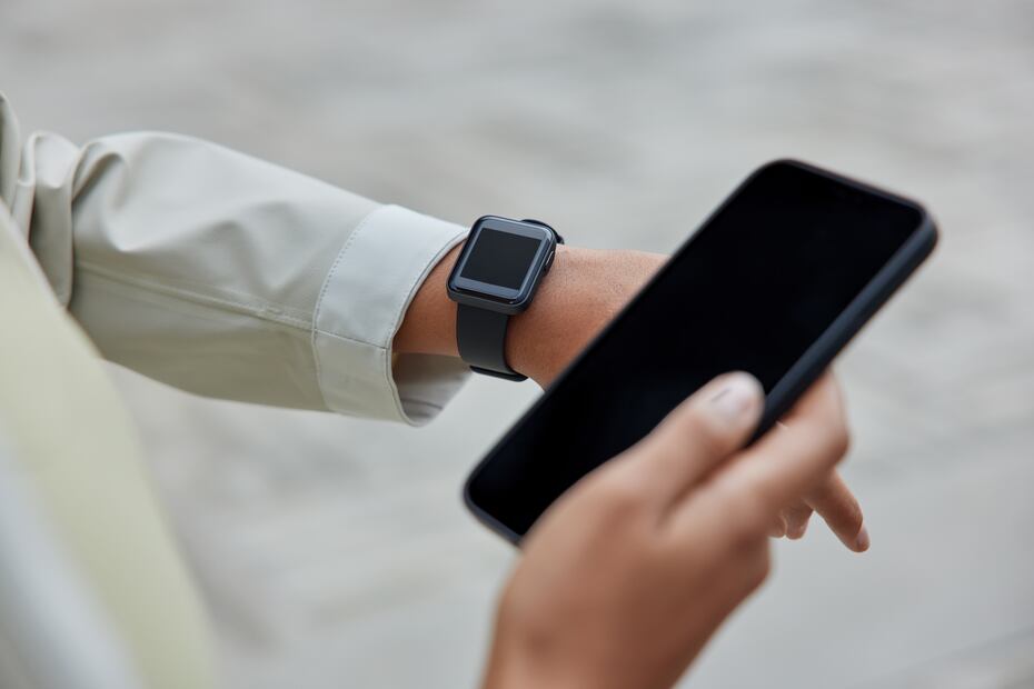 Nuestros celulares nos permiten tener una banca móvil. Foto: Freepik