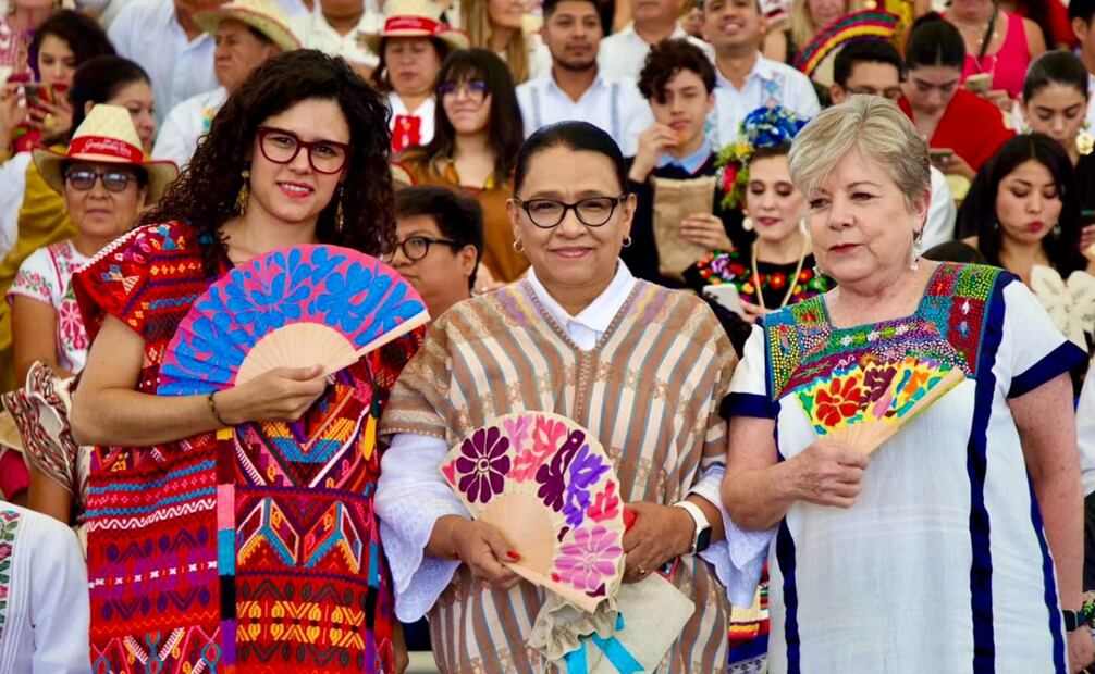 Luisa María Alcalde, Rosa Icela Rodríguez y Alicia Bárcena en la Guelaguetza 2024. Foto: X @rosaicela_