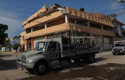 Marina llega a Juchitán para sumarse a labores de rescate