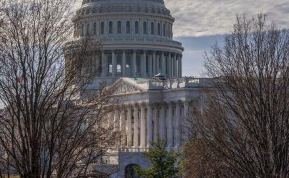 Senado de EU no alcanza acuerdo y prolonga cierre de gobierno